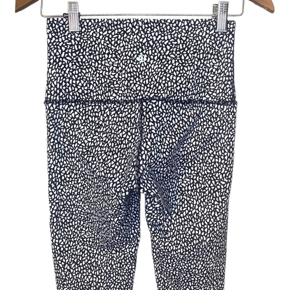 LULULEMON Wunder Under Crop (Hi-Rise) - Picture 10 of 15